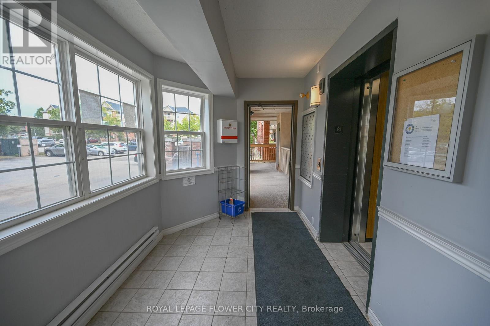 412 - 4005 Kilmer Drive, Burlington, Ontario  L7M 4M2 - Photo 8 - W12060925