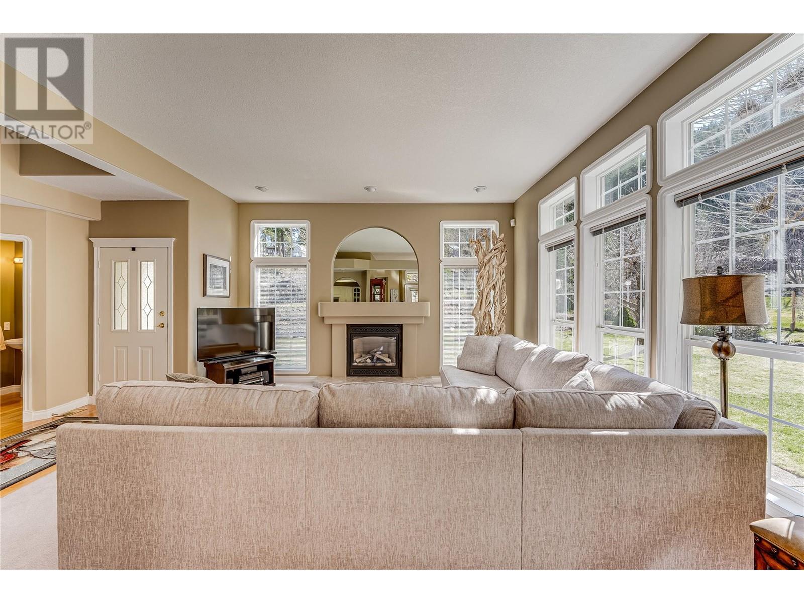 Property at 9292 Chinook Road image 3
