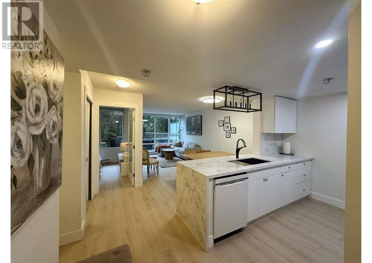 202 1033 Marinaside Crescent, Vancouver, British Columbia  V6Z 3A3 - Photo 2 - R2986045