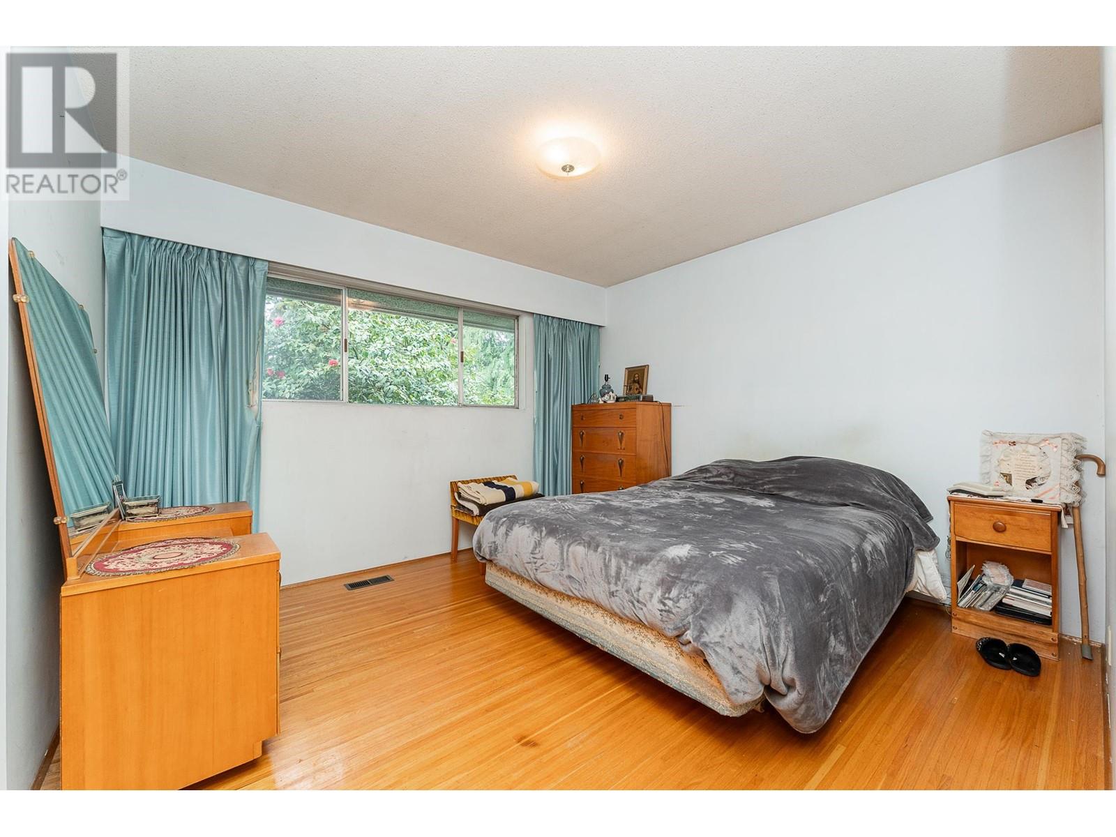 1128 Foster Avenue, Coquitlam, British Columbia  V3J 2M7 - Photo 14 - R2986039