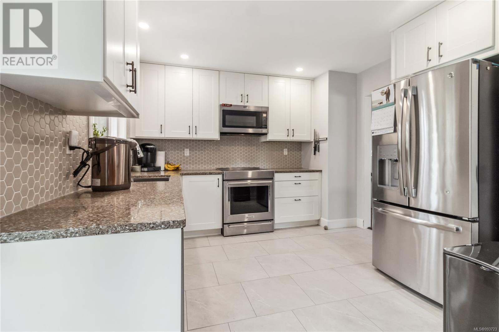 Property at 10343 Patricia Pl image 3