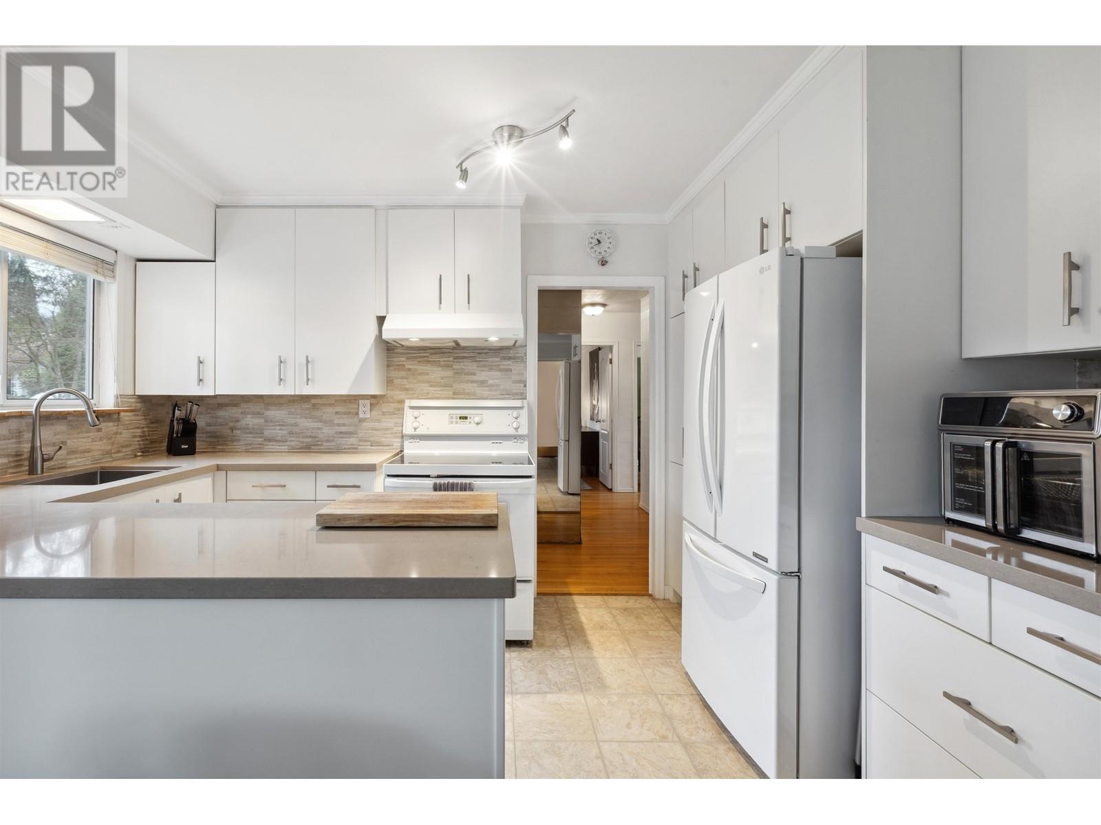 2366 Hazellynn Place, North Vancouver, British Columbia  V7J 2S1 - Photo 14 - R2983854