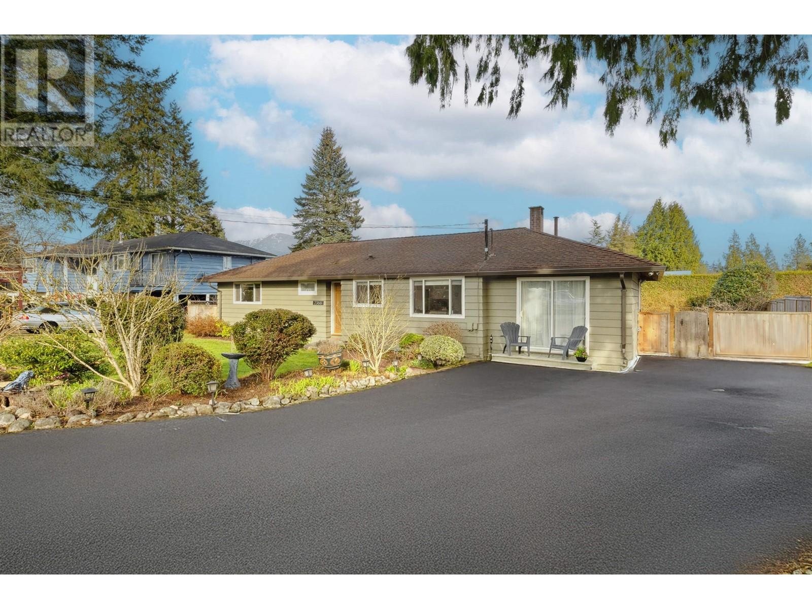 2366 Hazellynn Place, North Vancouver, British Columbia  V7J 2S1 - Photo 2 - R2983854