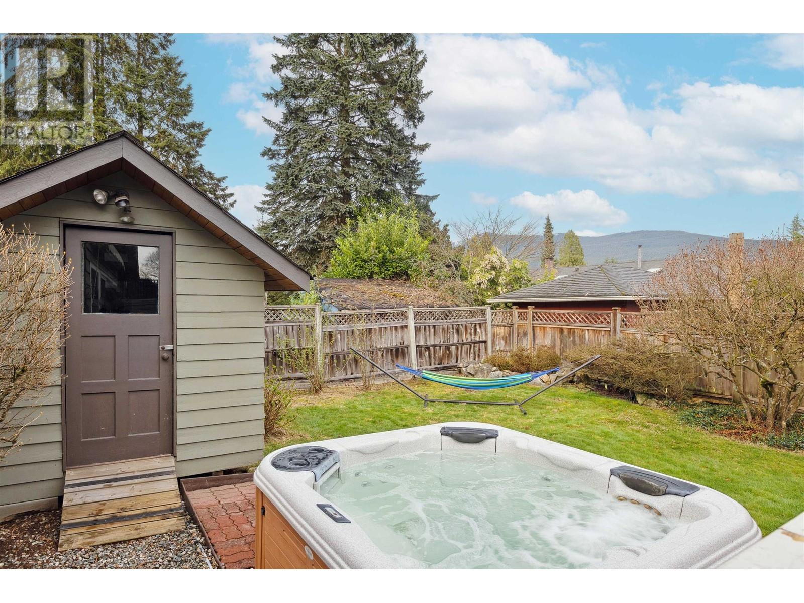 2366 Hazellynn Place, North Vancouver, British Columbia  V7J 2S1 - Photo 34 - R2983854