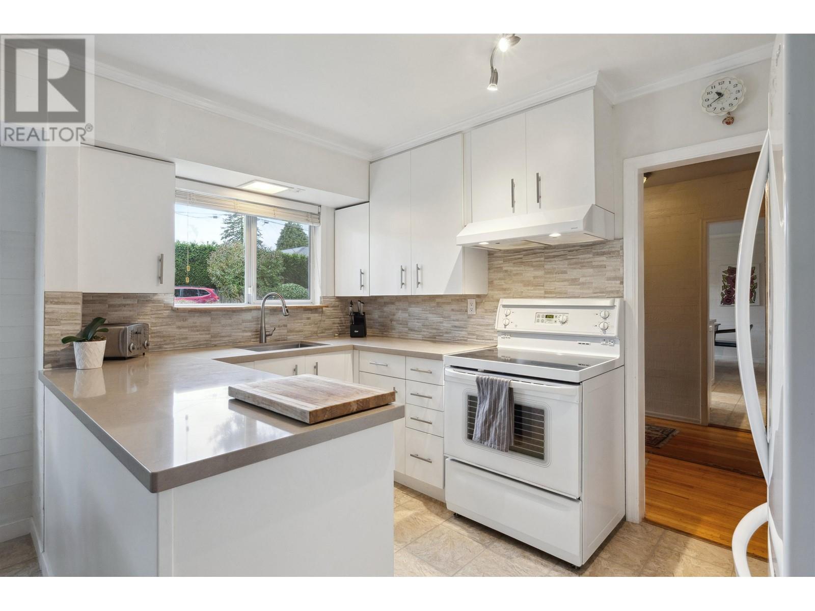 2366 Hazellynn Place, North Vancouver, British Columbia  V7J 2S1 - Photo 13 - R2983854