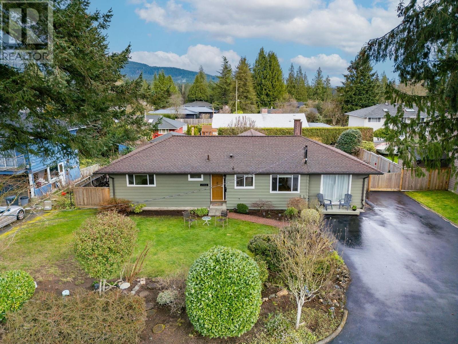 2366 Hazellynn Place, North Vancouver, British Columbia  V7J 2S1 - Photo 1 - R2983854
