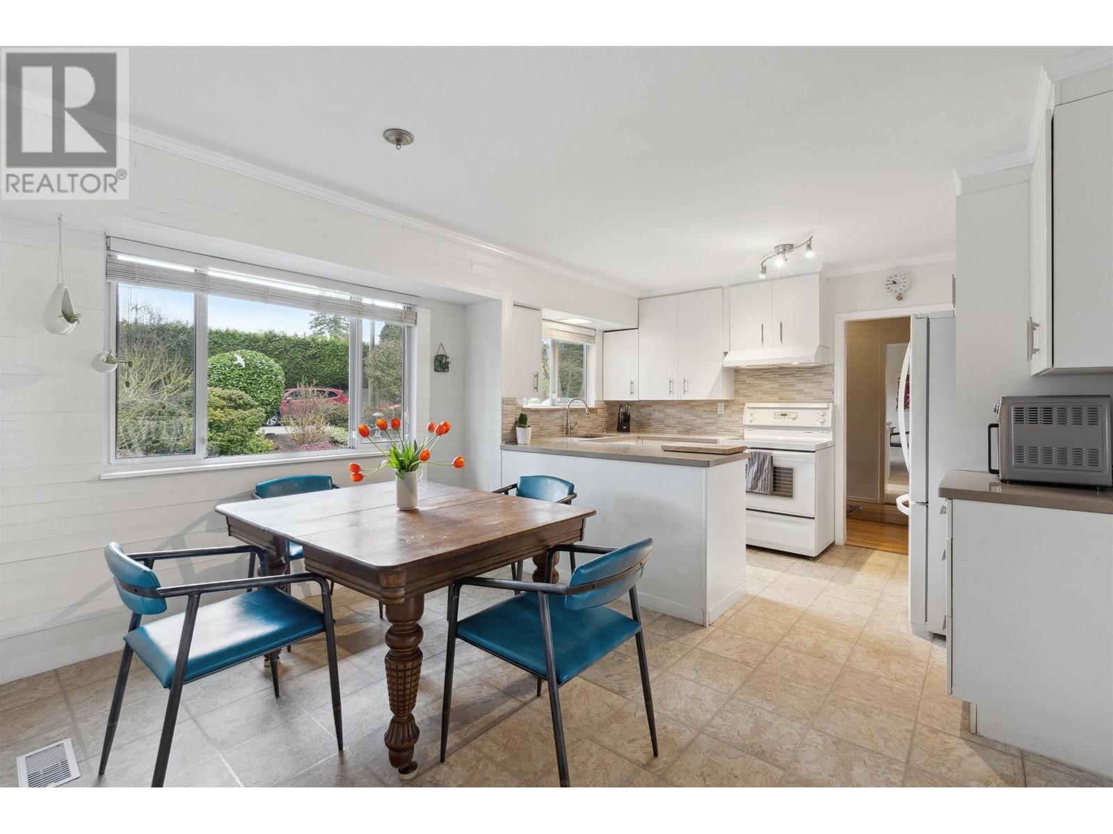 2366 Hazellynn Place, North Vancouver, British Columbia  V7J 2S1 - Photo 11 - R2983854
