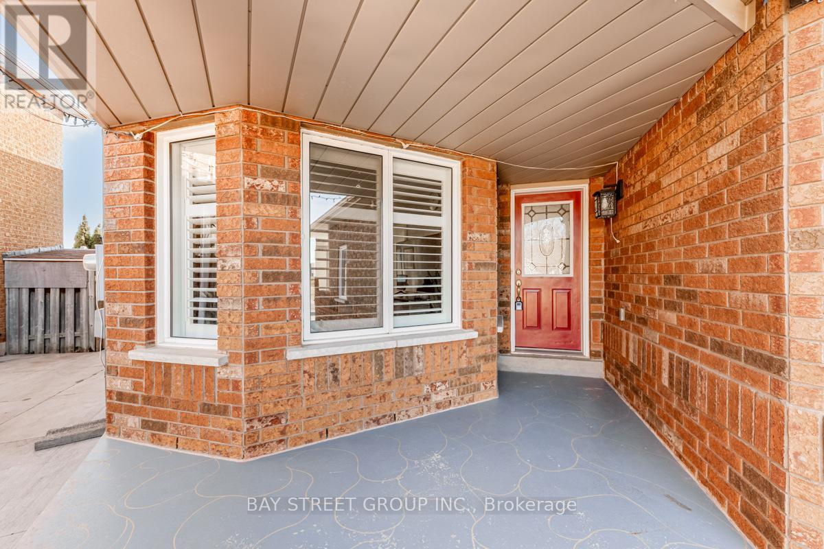 Property at 98 ROYALPARK WAY image 3