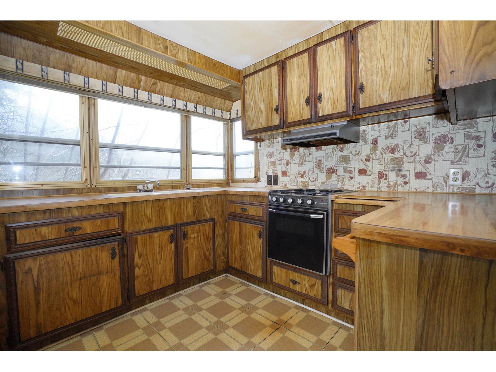 2 30860 Trans Canada Highway, Yale 