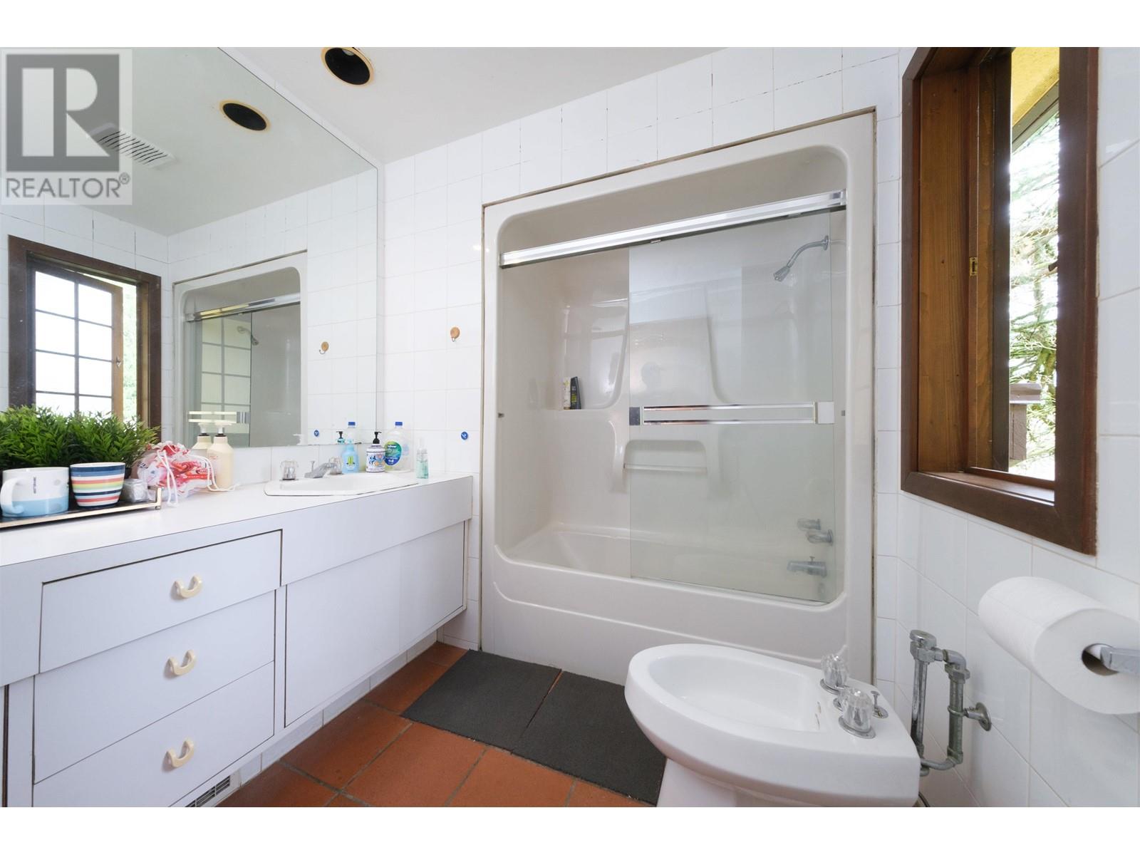 6000 Buckingham Avenue, Burnaby, British Columbia  V5E 2A4 - Photo 29 - R2986067