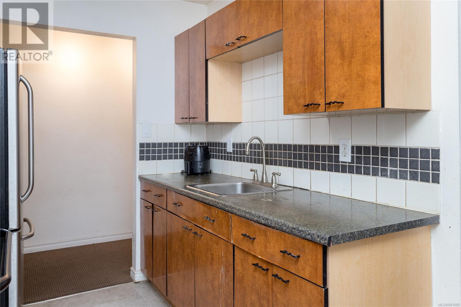205 848 Esquimalt Rd, Esquimalt, British Columbia  V9A 6W9 - Photo 10 - 991886