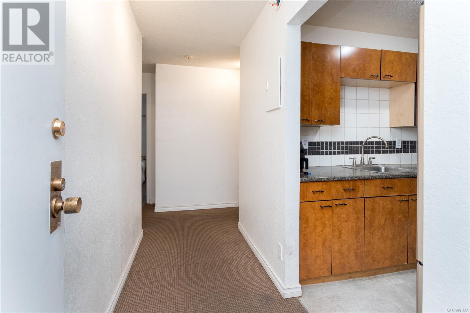 Property at 205 848 Esquimalt Rd image 3