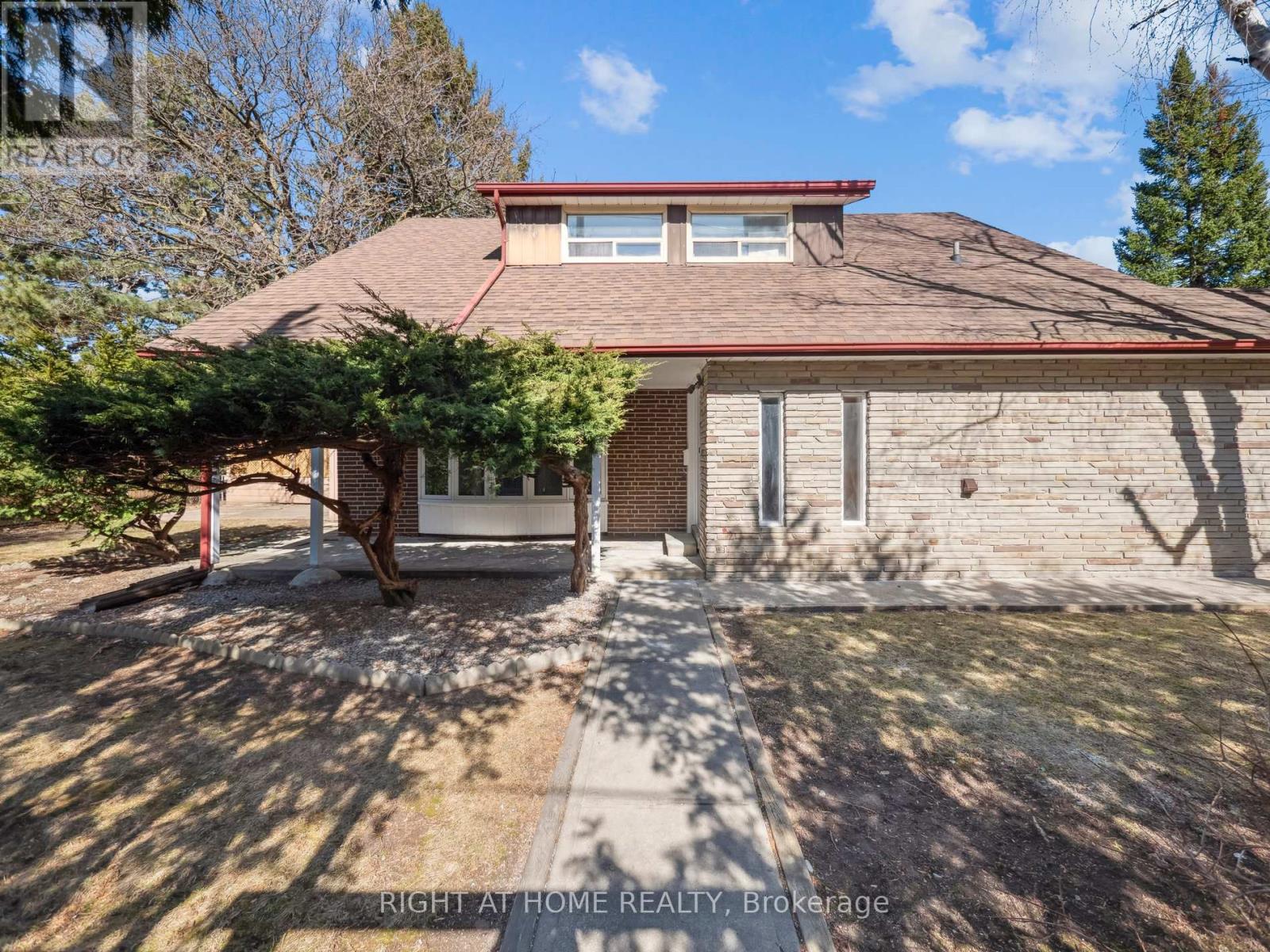 Property at 2 KEMPSELL CRESCENT image 1