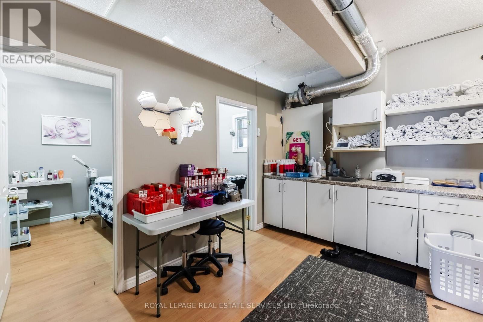 Property at 727 THE QUEENSWAY AVENUE N image 3