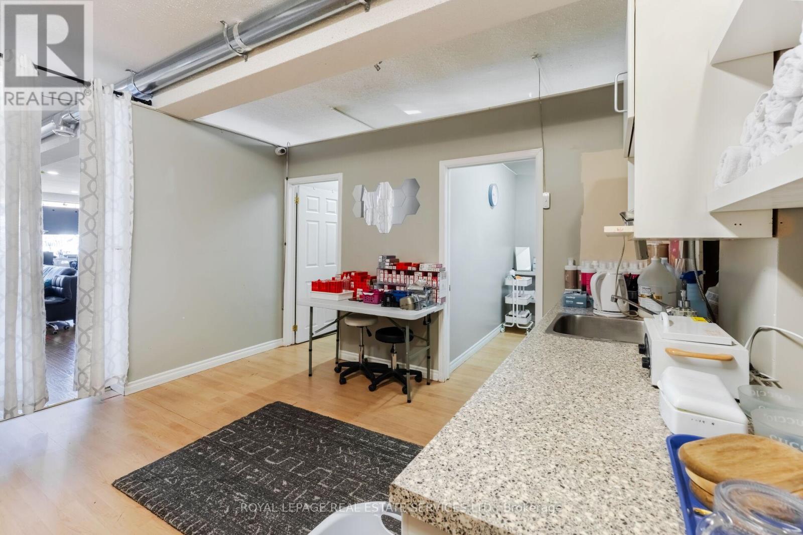 Property at 727 THE QUEENSWAY AVENUE N image 5
