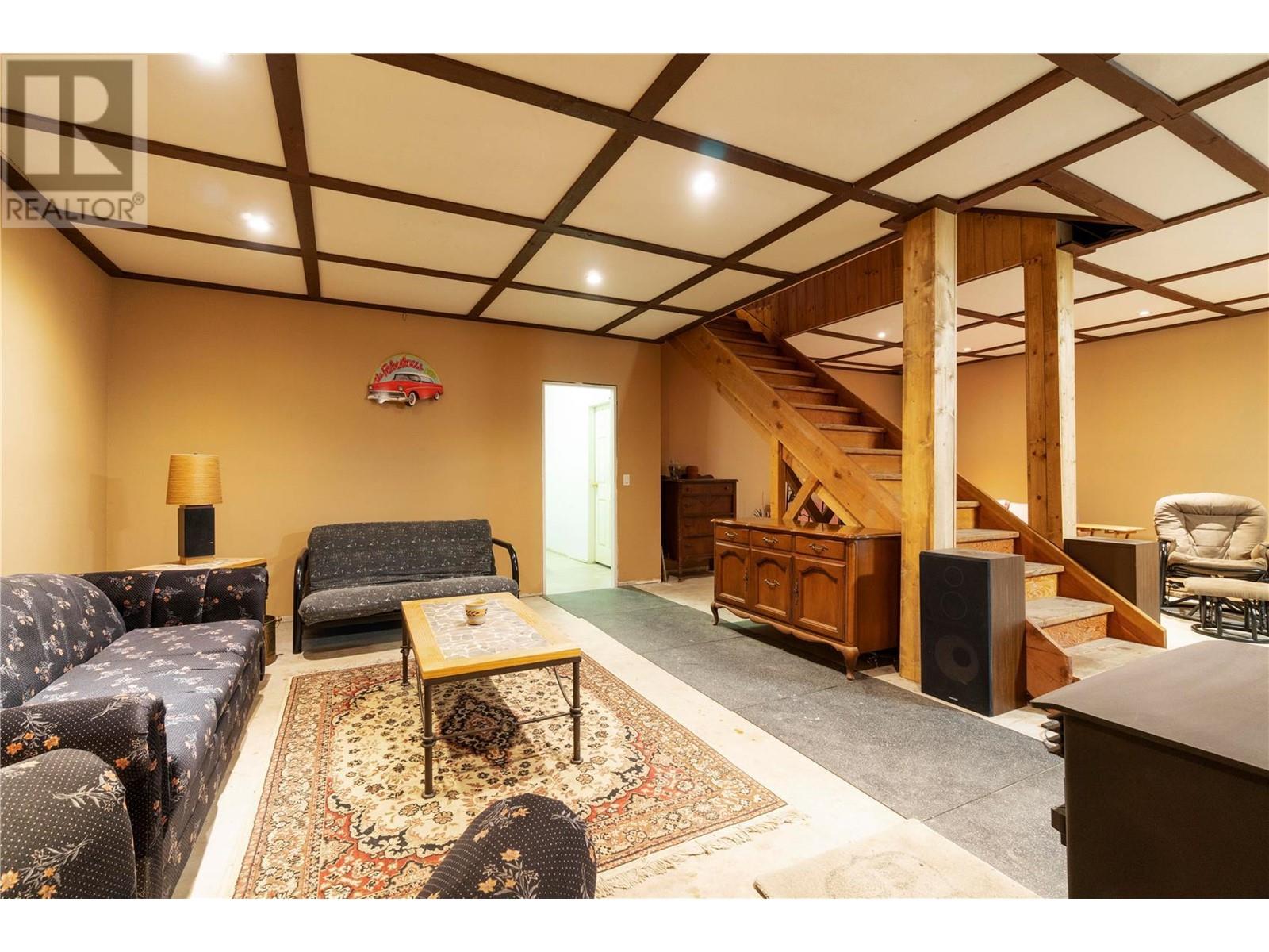 Property at 4955 Ivy Road image 5
