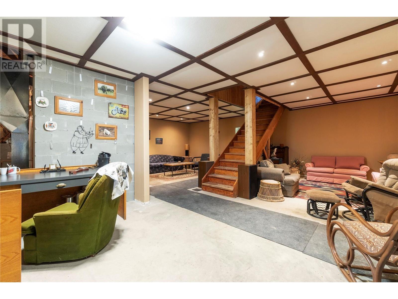 Property at 4955 Ivy Road image 4