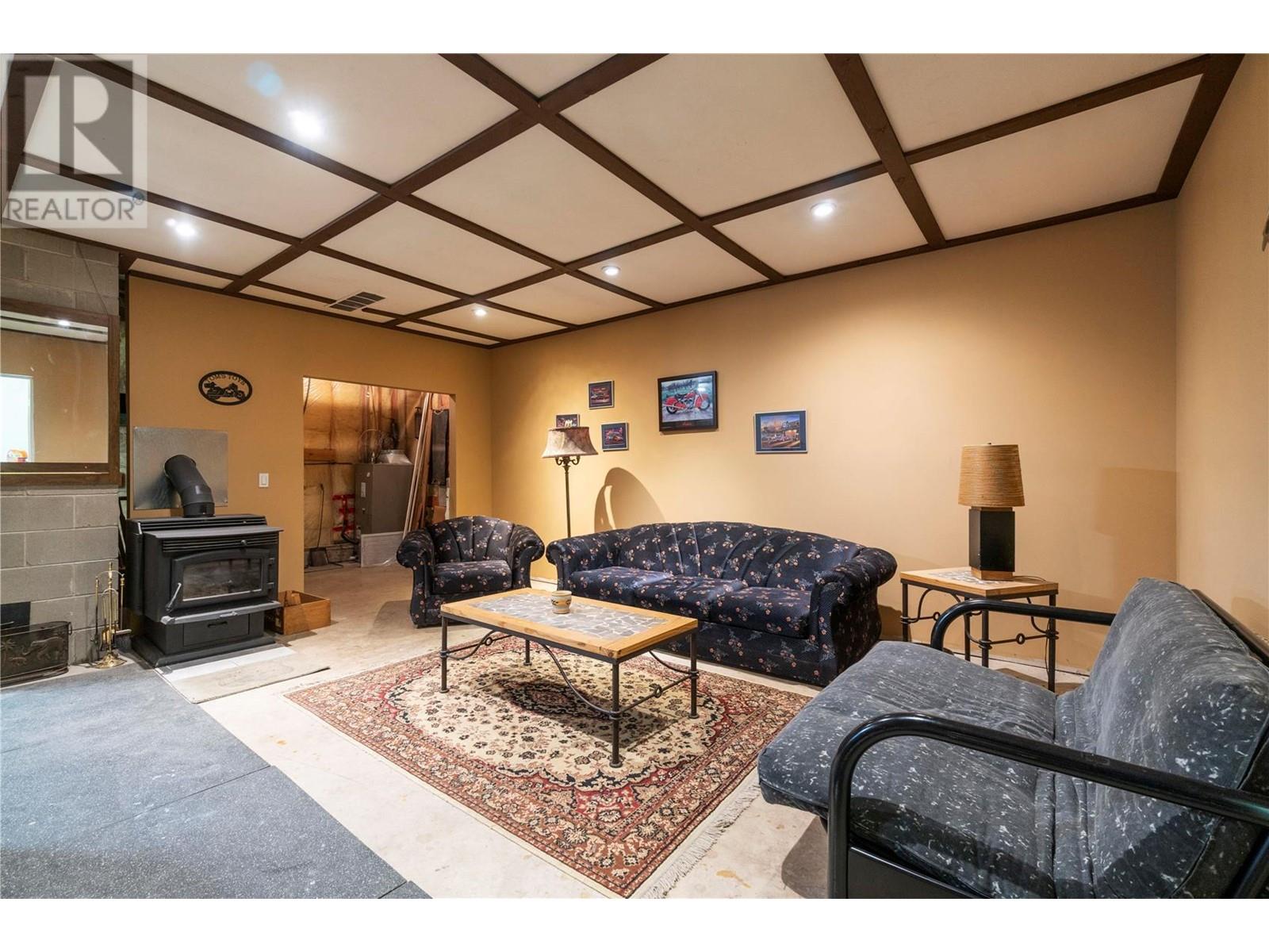 Property at 4955 Ivy Road image 2