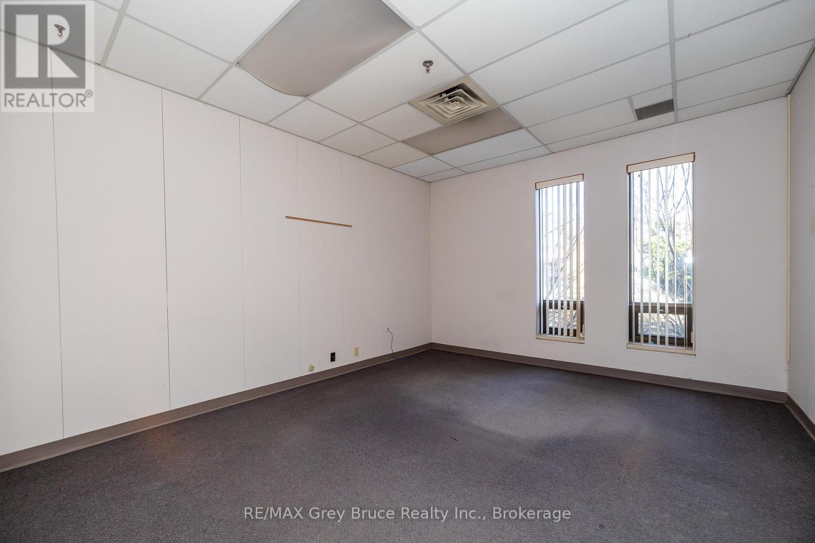 625 6th Street East Street, Owen Sound, Ontario  N4K 5P8 - Photo 8 - X12061122