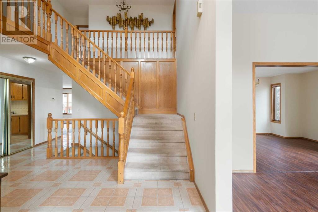 106 Sienna Hills Drive Sw, Calgary, Alberta  T3H 2C8 - Photo 4 - A2202363