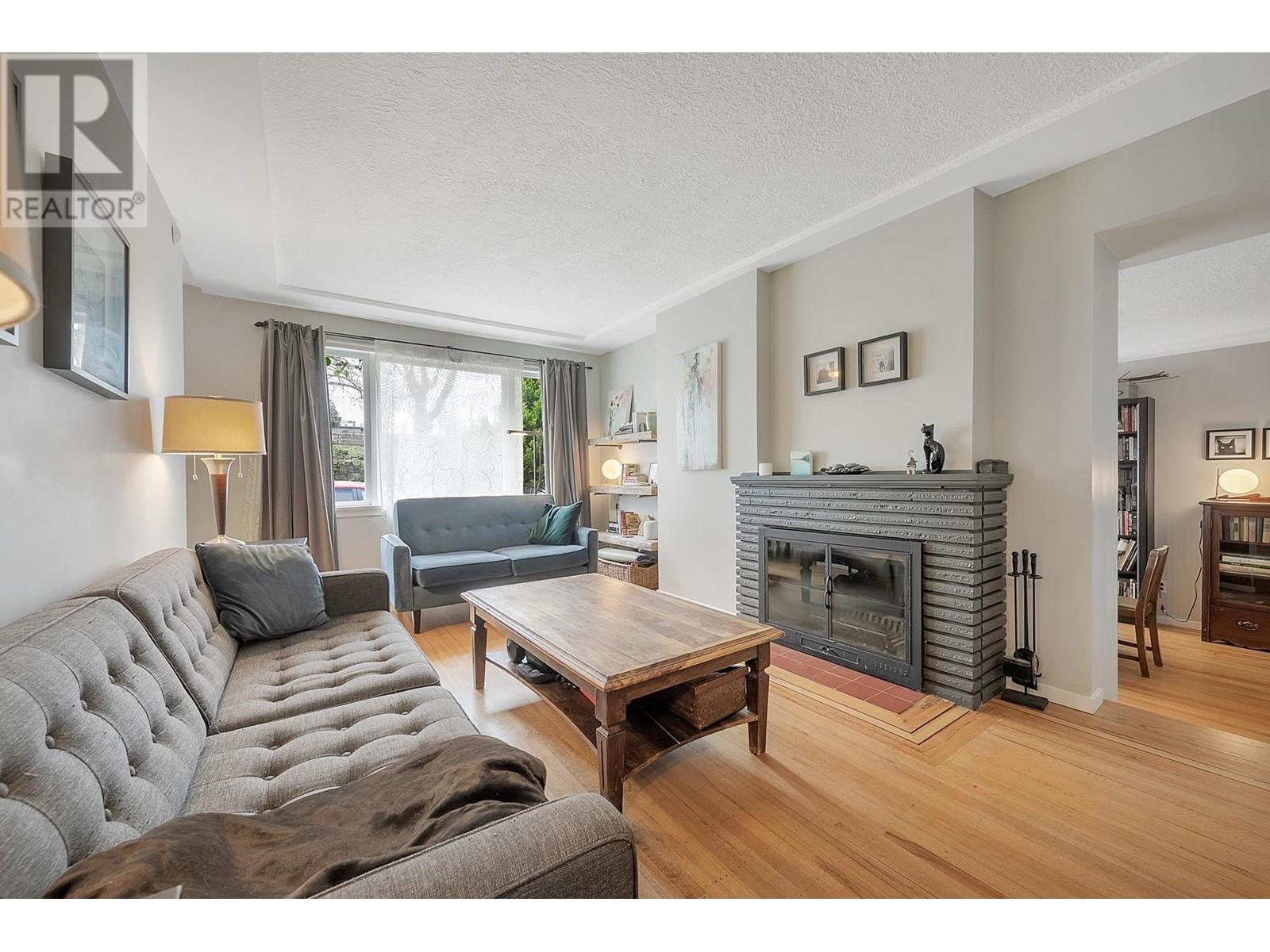 2205 2215 Pandora Street, Vancouver, British Columbia  V5L 1N6 - Photo 1 - R2985709