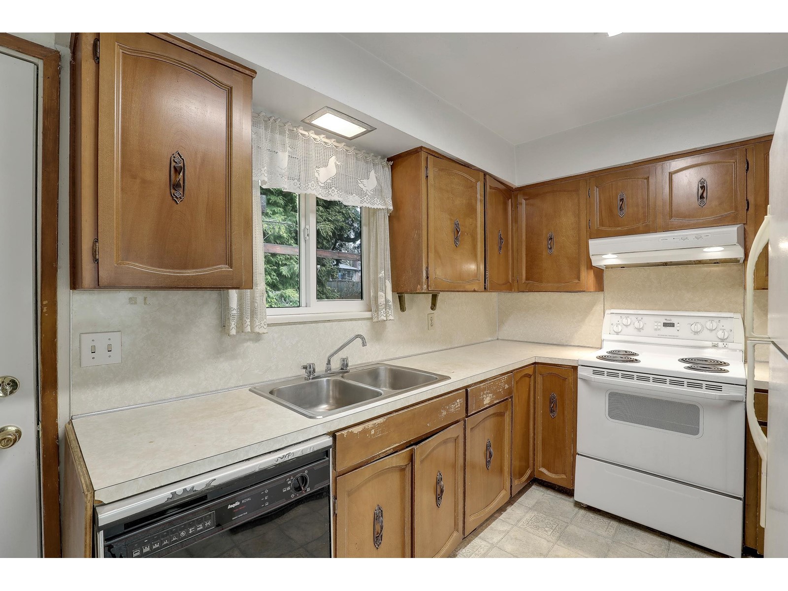 14931 Kew Drive, Surrey, British Columbia  V3R 4Y1 - Photo 11 - R2982087
