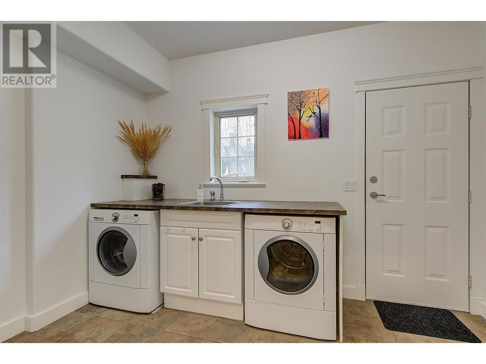 Property at 16738 Commonage Road image 3