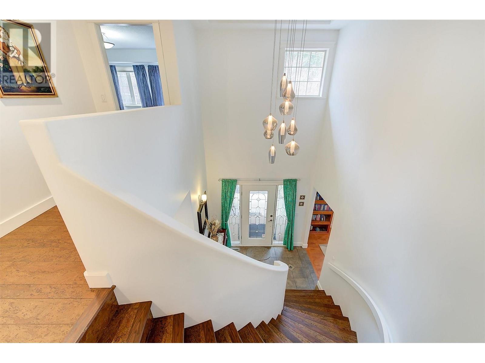 Property at 16738 Commonage Road image 5