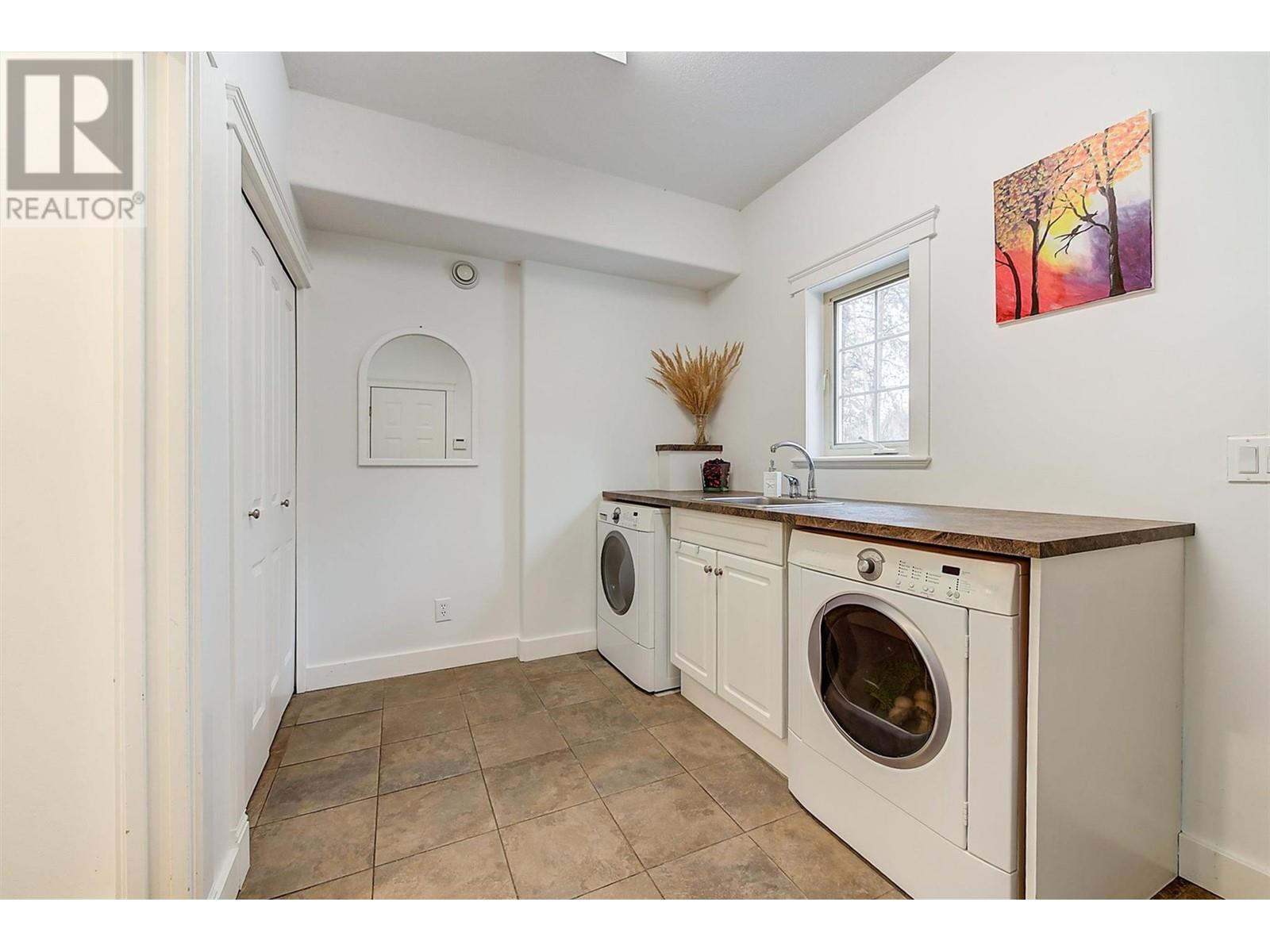 Property at 16738 Commonage Road image 4