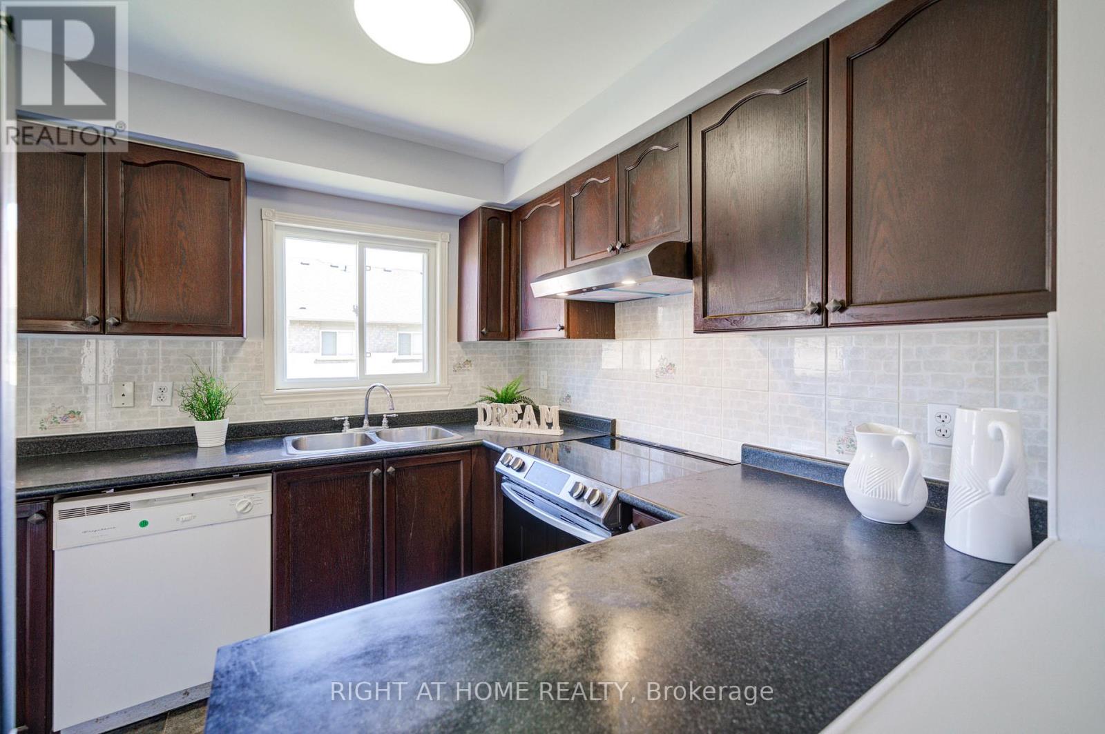 179 - 5260 Mcfarren Boulevard, Mississauga, Ontario  L5M 7J4 - Photo 12 - W12061152