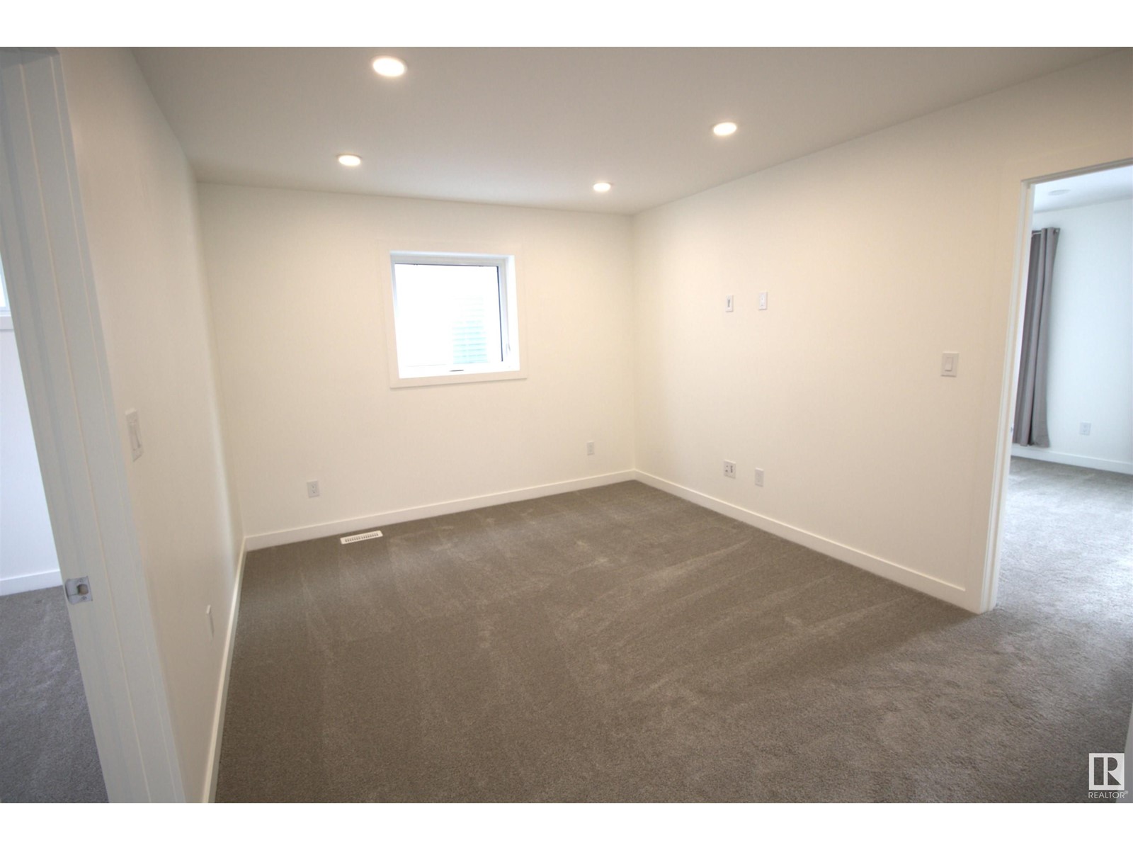 Property at 12811 113 AV NW image 2