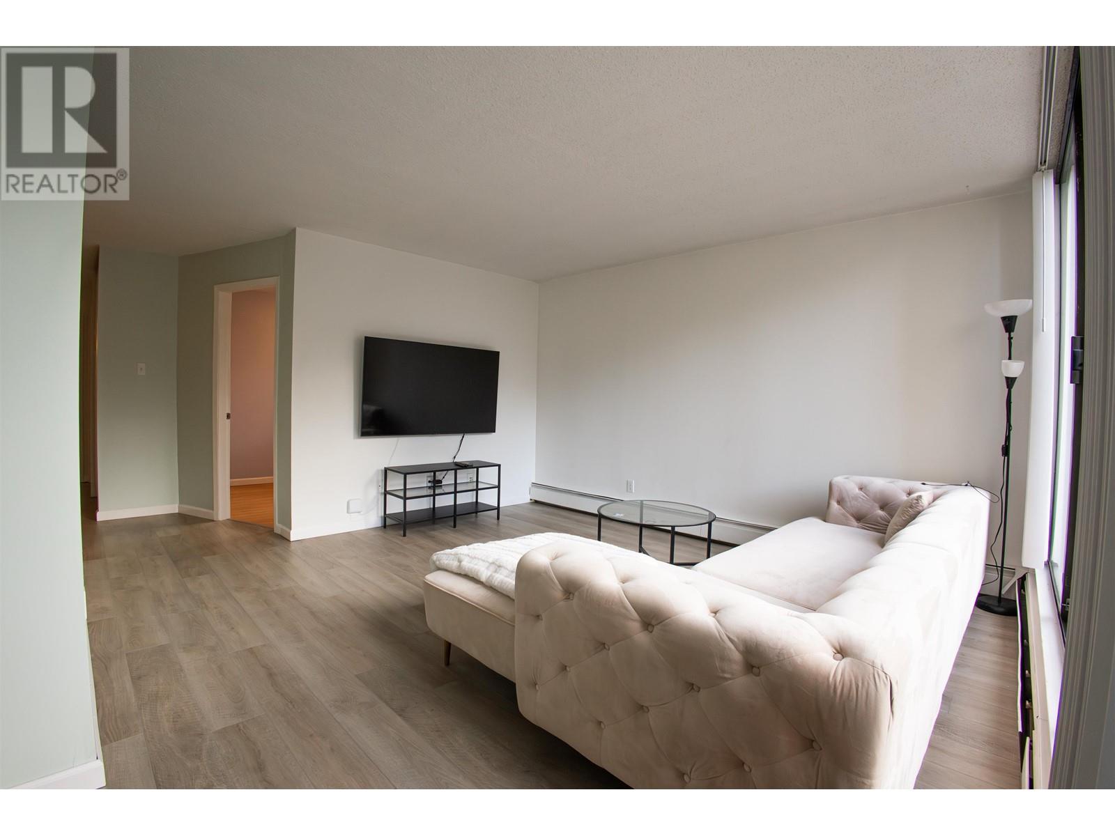 204 4200 Mayberry Street, Burnaby, British Columbia  V5H 4A7 - Photo 3 - R2981668