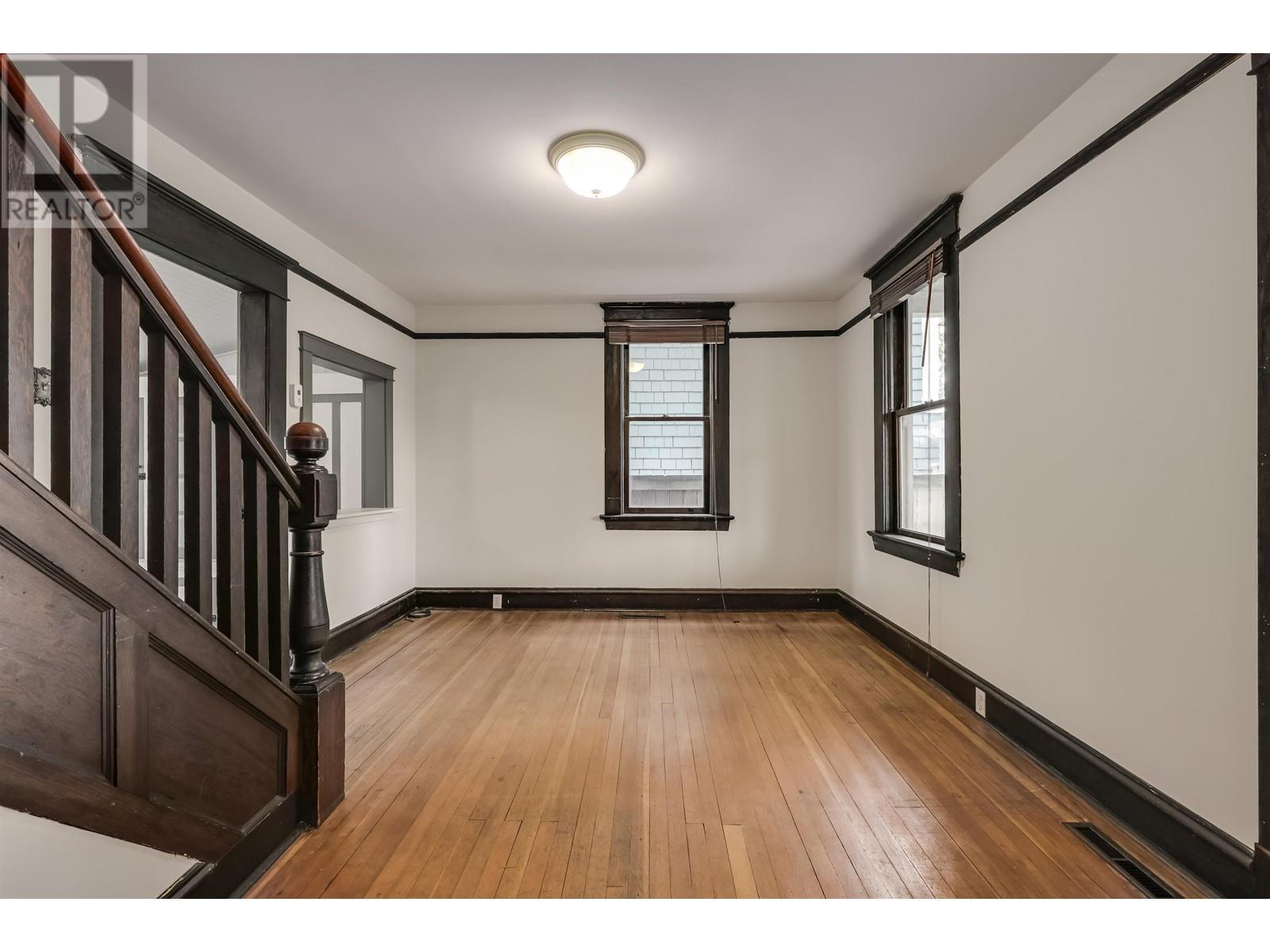 Property at 576 W 17TH AVENUE image 3