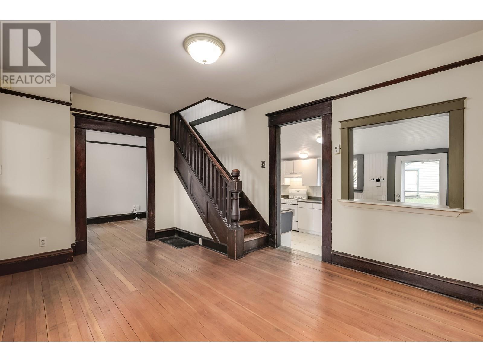 Property at 576 W 17TH AVENUE image 5