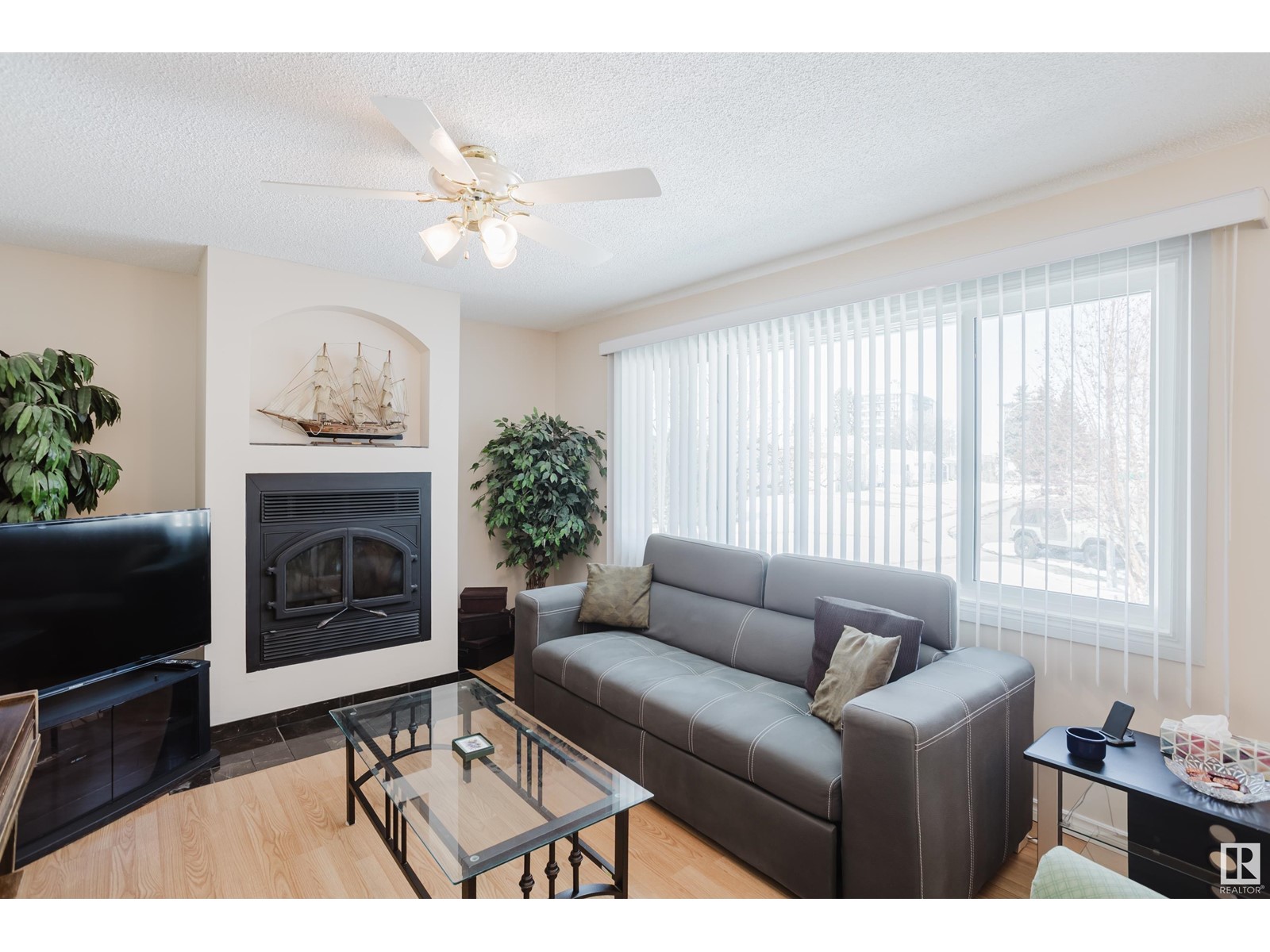 Property at 9539 133 AV NW image 4
