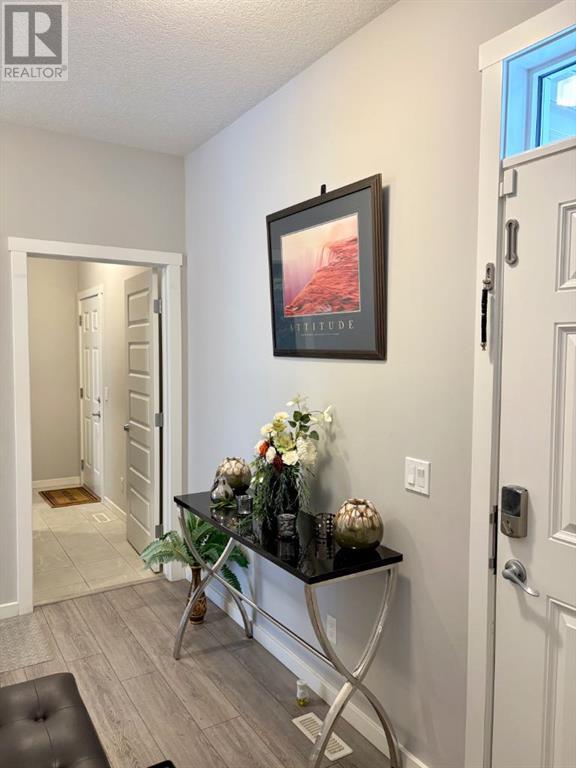 18 Bayview Circle Sw, Airdrie, Alberta  T4B 4H2 - Photo 4 - A2206735