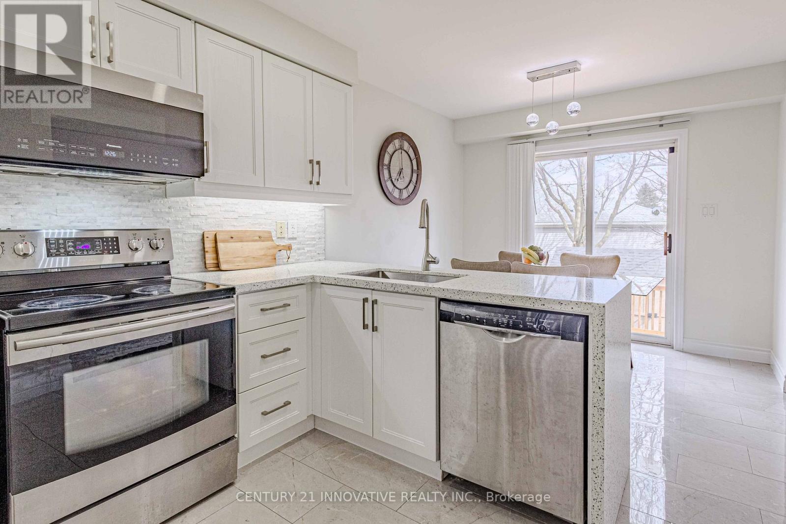 29 Brookheath Lane, Hamilton (Mount Hope), Ontario  L0R 1W0 - Photo 12 - X12061223