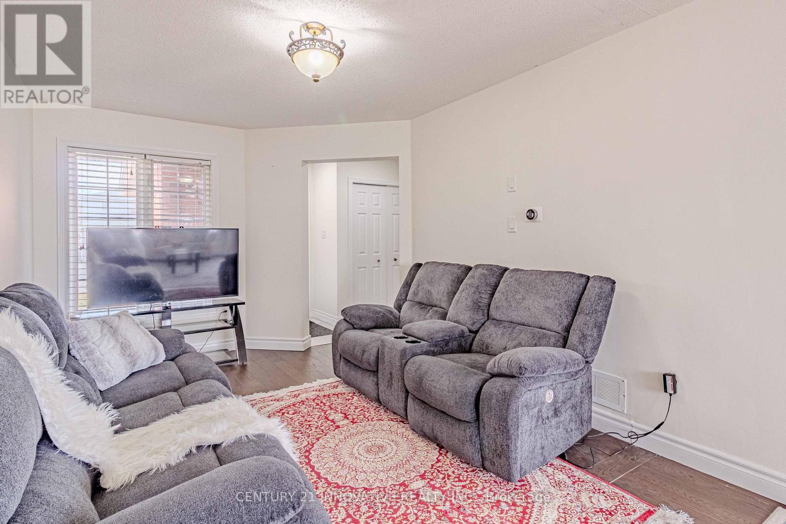 29 Brookheath Lane, Hamilton (Mount Hope), Ontario  L0R 1W0 - Photo 7 - X12061223