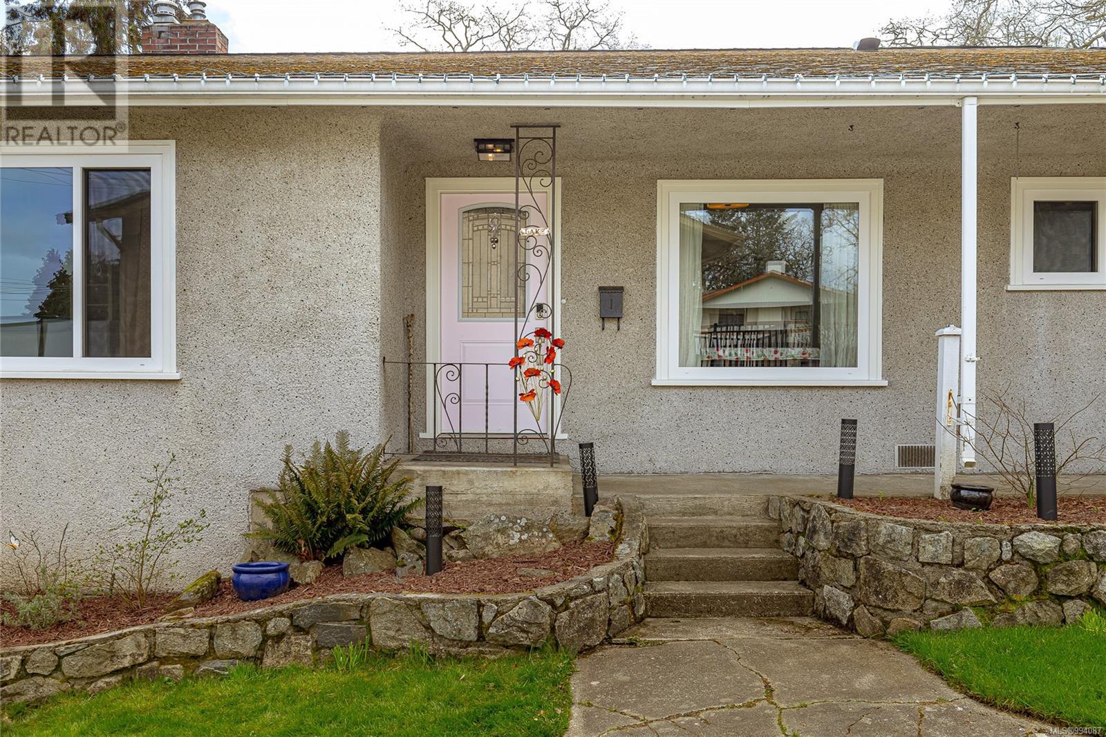 Property at 4078 Quadra St image 5