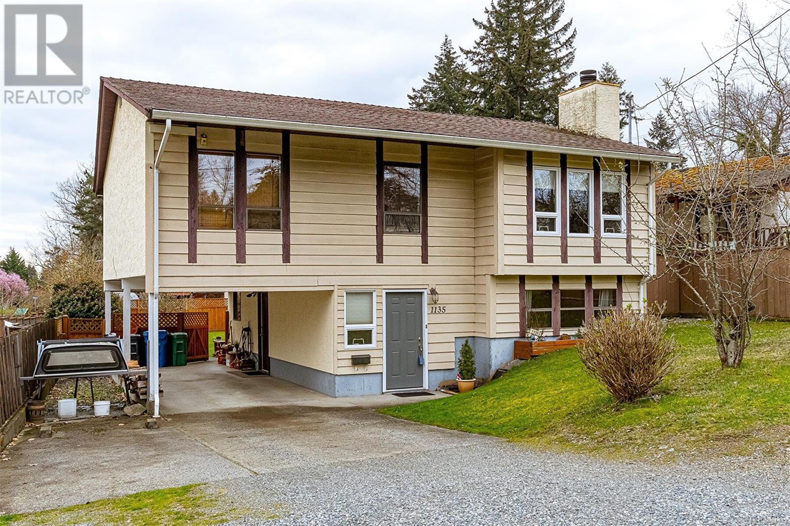 Property at 1135 McDonald Cres image 1