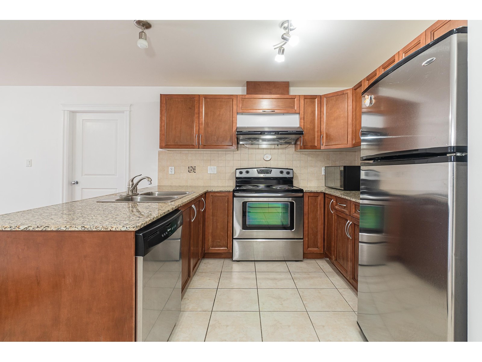 312 12088 75a Avenue, Surrey, British Columbia  V3W 1Y4 - Photo 6 - R2981341