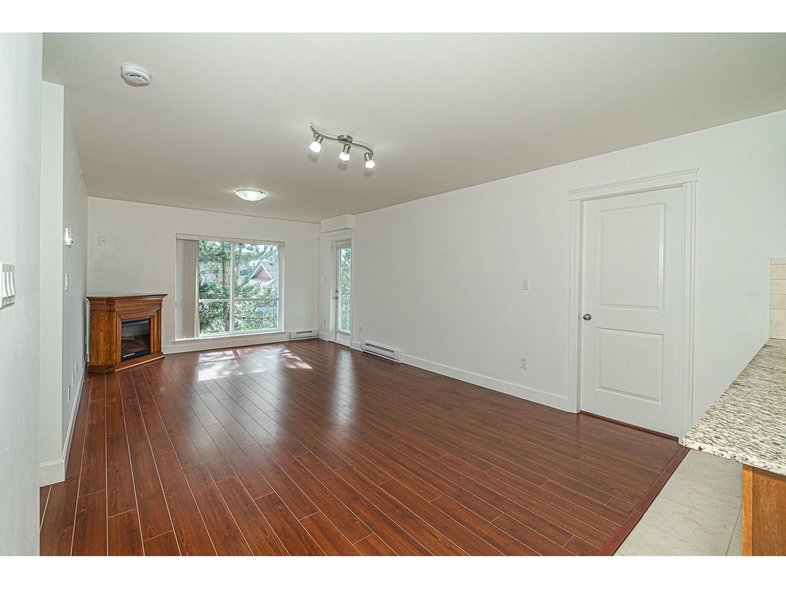 312 12088 75a Avenue, Surrey, British Columbia  V3W 1Y4 - Photo 9 - R2981341
