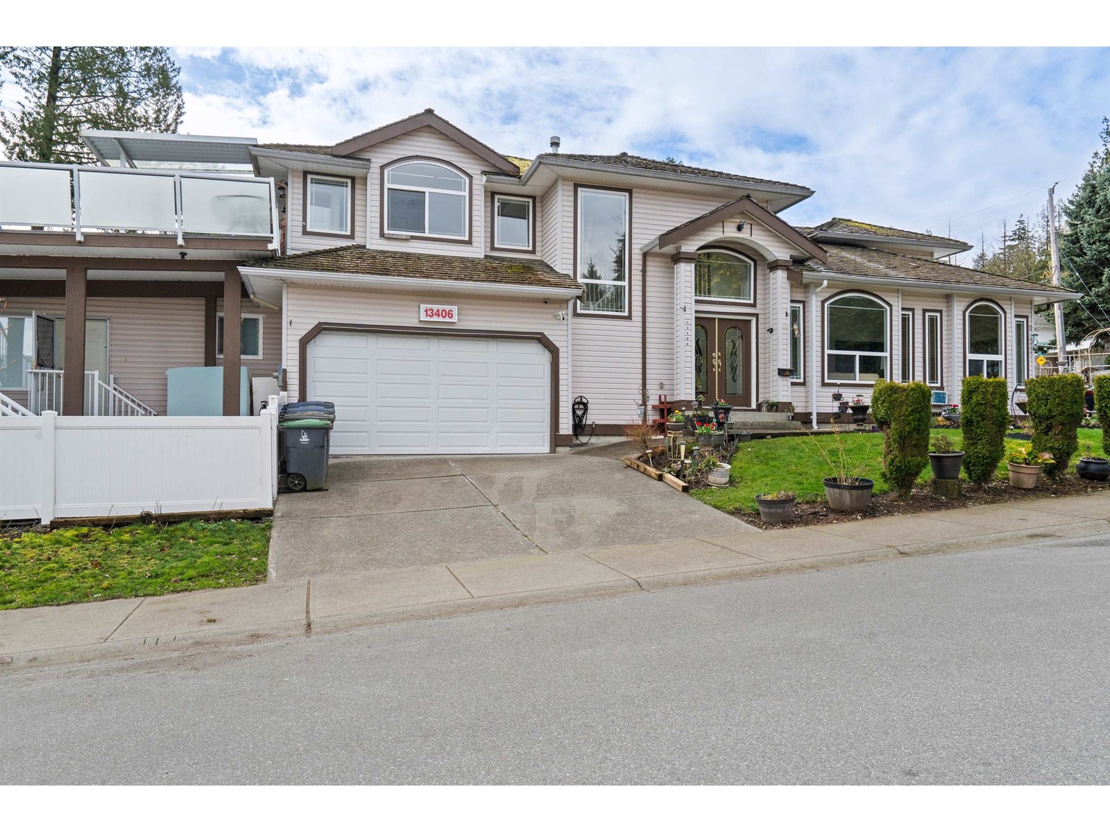 13406 63 Avenue, Surrey, British Columbia  V3X 1J8 - Photo 2 - R2985895