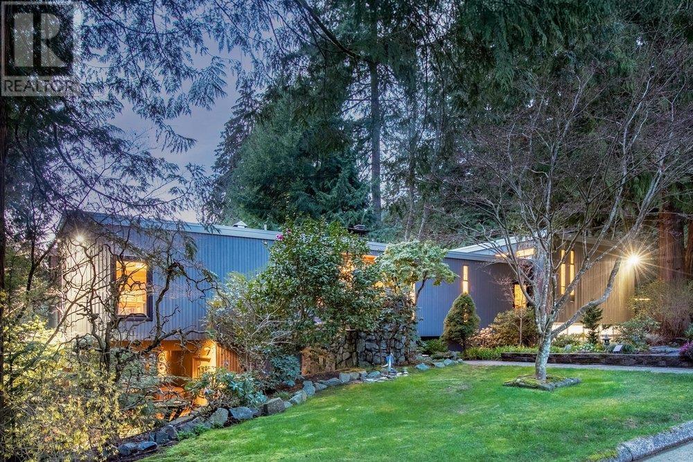 3821 Symonds Road, North Vancouver, British Columbia  V7K 2L7 - Photo 2 - R2984605