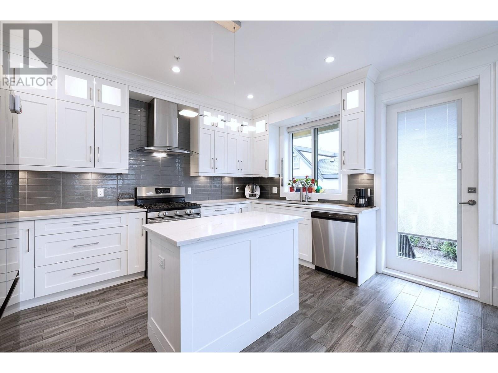 4375 Sidney Street, Vancouver, British Columbia  V5N 5S6 - Photo 6 - R2985013