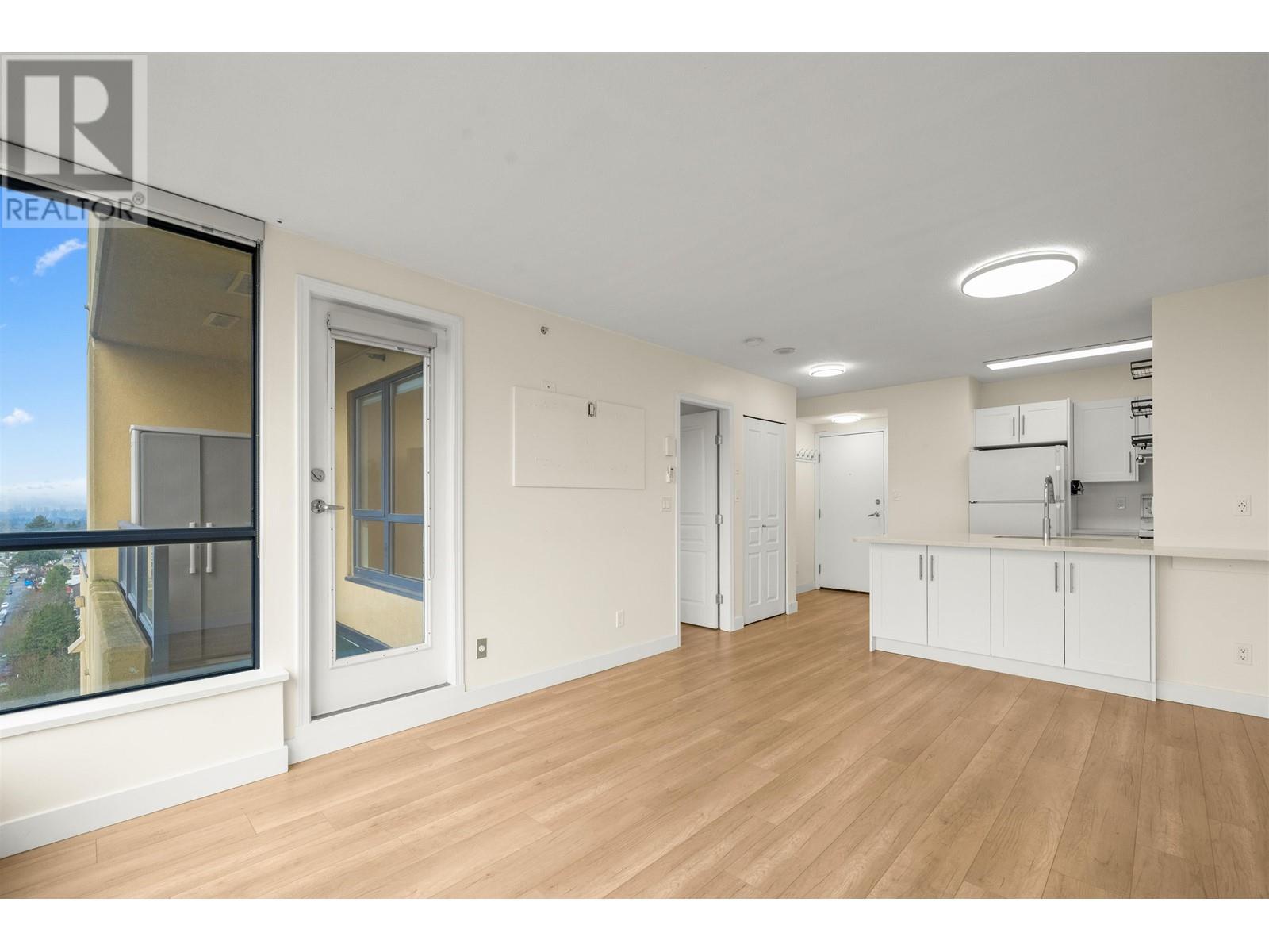 Listing Picture 6 of 33 : 1601 3438 VANNESS AVENUE, Vancouver / 溫哥華 - 魯藝地產 Yvonne Lu Group - MLS Medallion Club Member