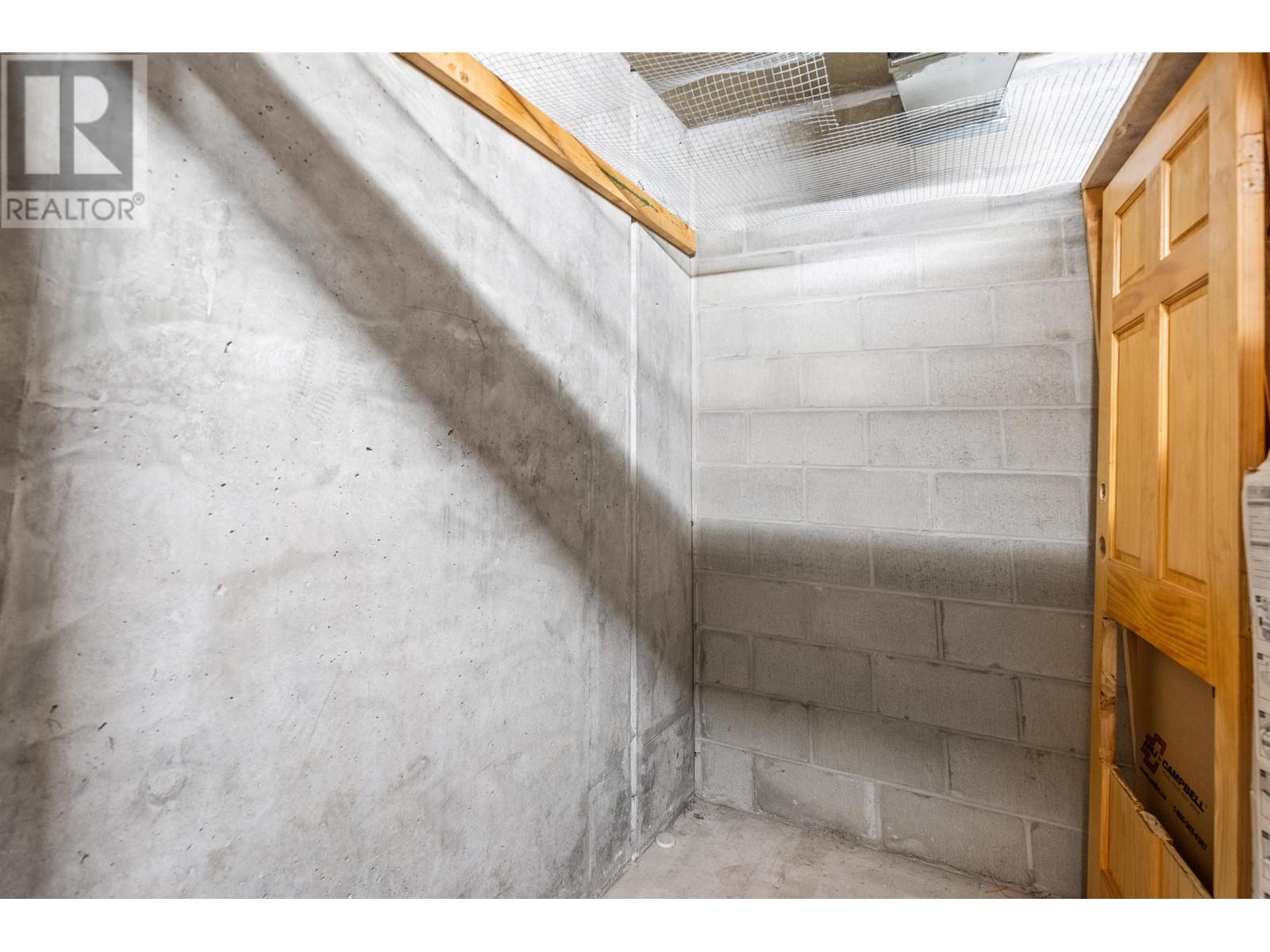 Listing Picture 28 of 33 : 1601 3438 VANNESS AVENUE, Vancouver / 溫哥華 - 魯藝地產 Yvonne Lu Group - MLS Medallion Club Member