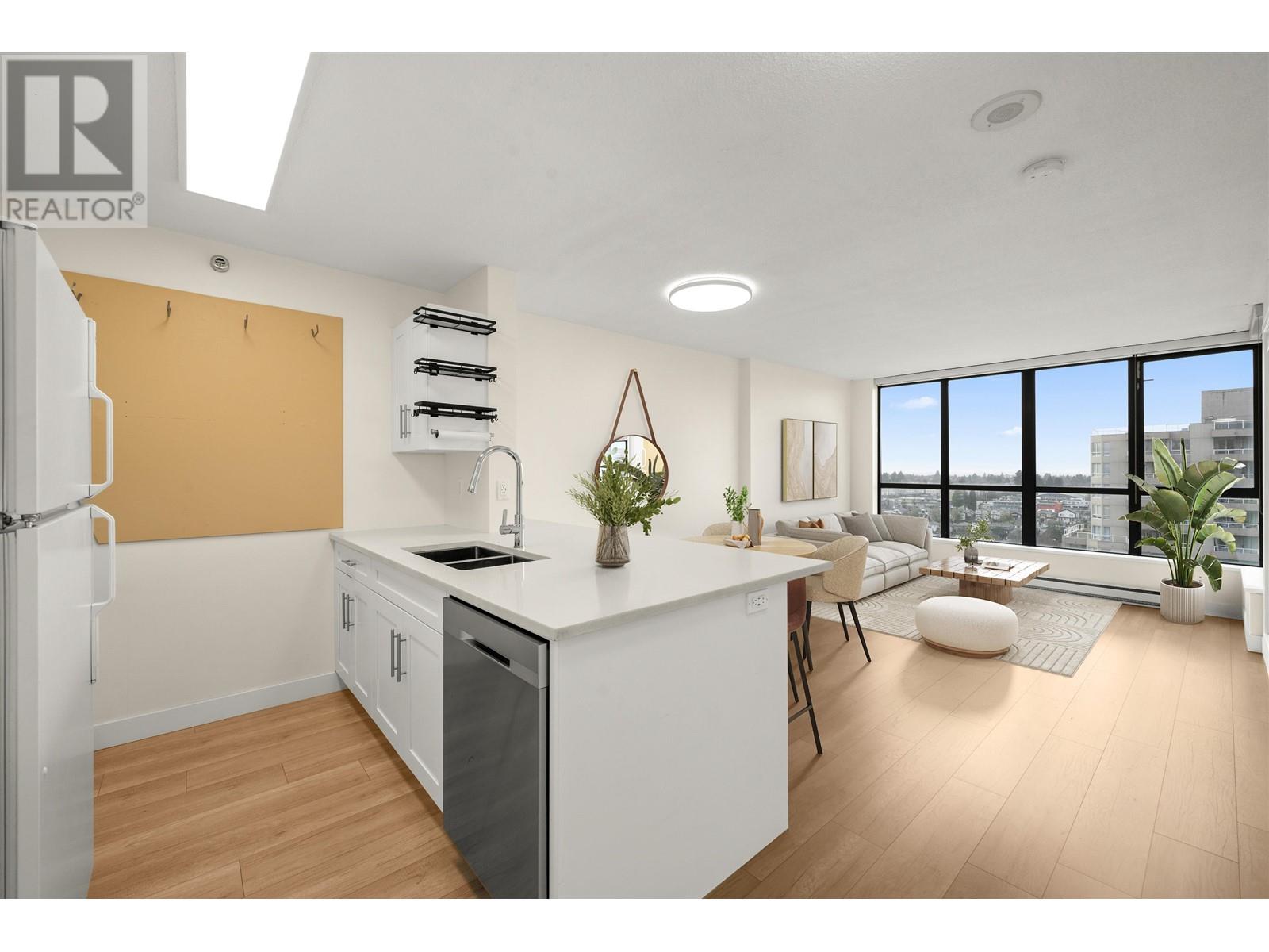 Listing Picture 3 of 33 : 1601 3438 VANNESS AVENUE, Vancouver / 溫哥華 - 魯藝地產 Yvonne Lu Group - MLS Medallion Club Member