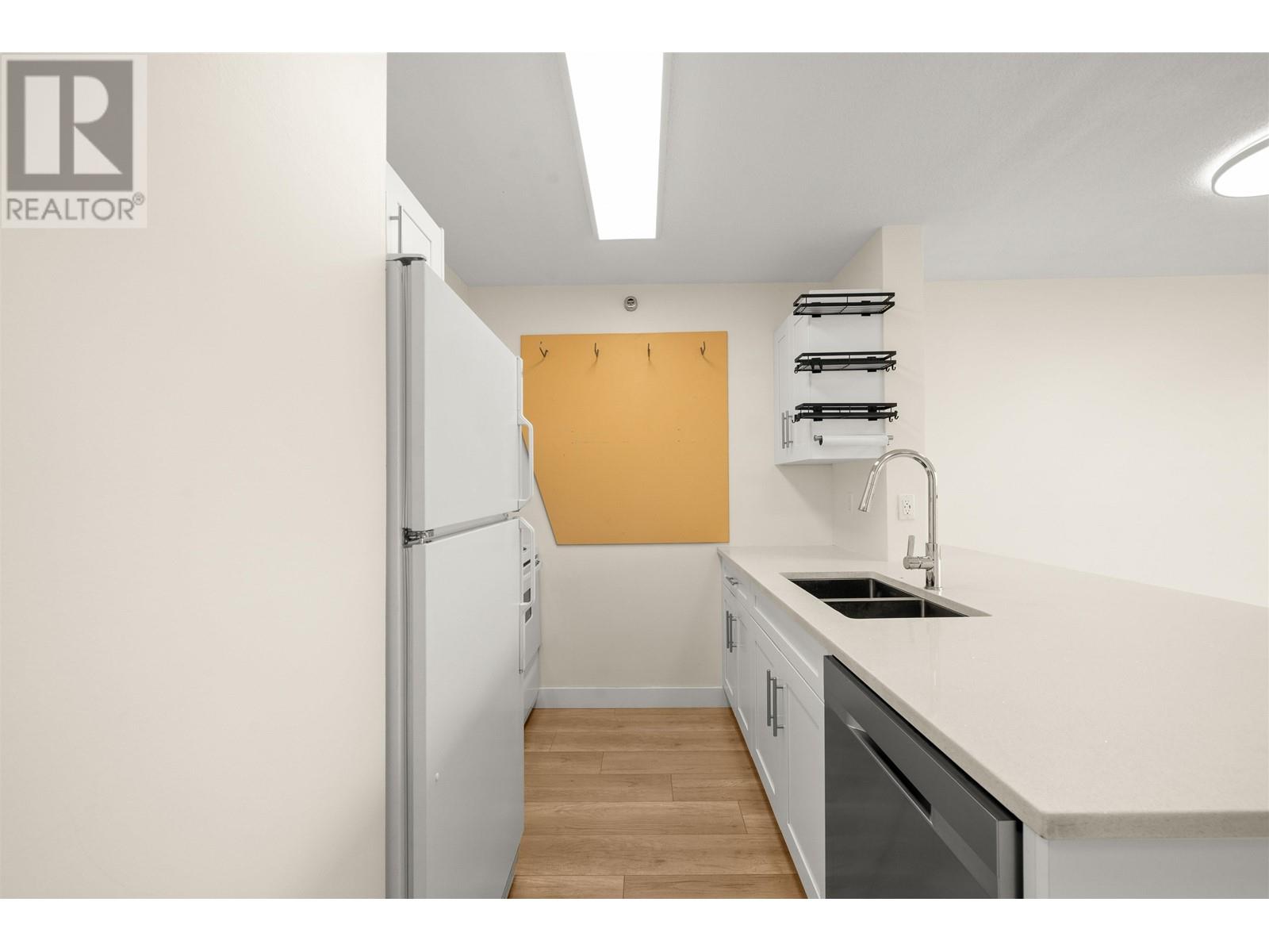 Listing Picture 20 of 33 : 1601 3438 VANNESS AVENUE, Vancouver / 溫哥華 - 魯藝地產 Yvonne Lu Group - MLS Medallion Club Member