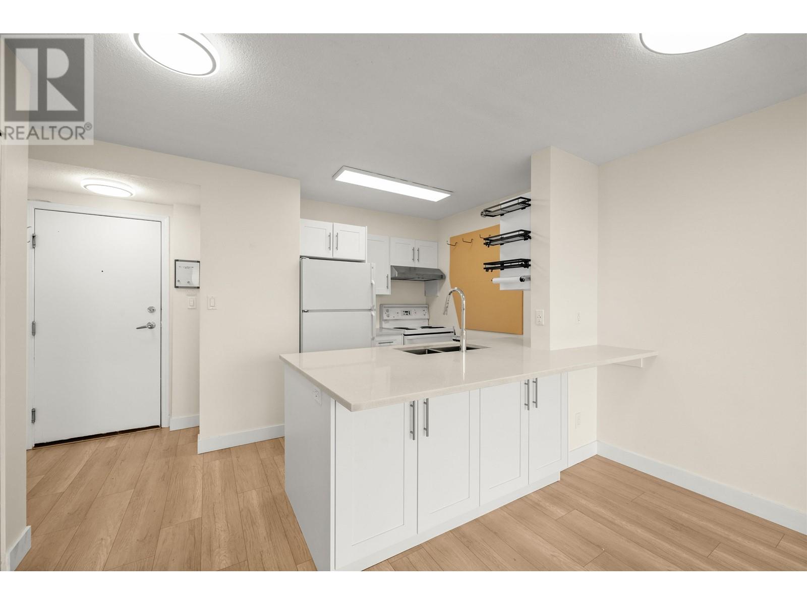 Listing Picture 19 of 33 : 1601 3438 VANNESS AVENUE, Vancouver / 溫哥華 - 魯藝地產 Yvonne Lu Group - MLS Medallion Club Member